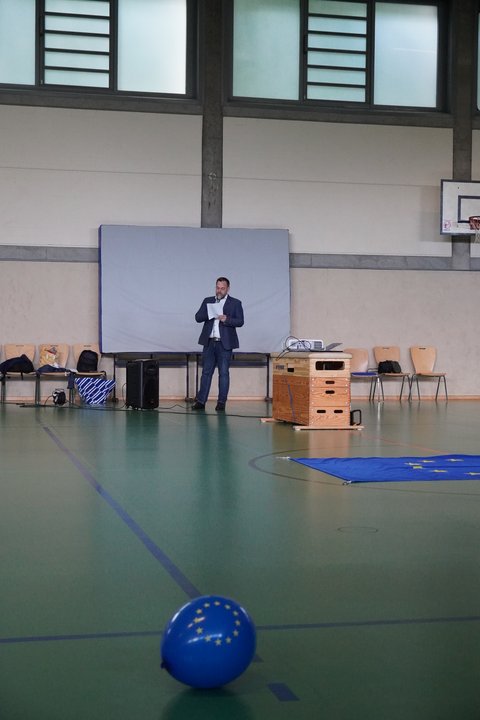 Stellvertretender Bürgermeister Henrik Vogt anlässlich des Speed-Datings in der Bruno-Lorenzen-Schule
