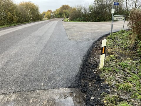 Sanierte Asphaltdecke Straße "Haferteich"