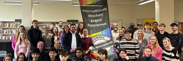 ertretende der Stadt Schleswig mit Schüler* innen der Dannewerkschule_2