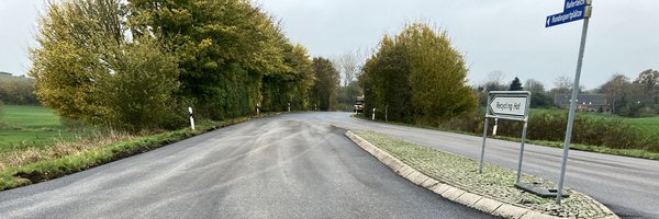 Sanierte Asphaltdecke Straße "Haferteich", Straßenkreuzung